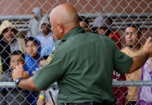 Biden firma decretos revirtiendo políticas migratorias de la era Trump