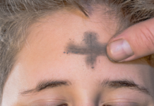 Cambia la forma de imponer la ceniza en la iglesa católica en El Paso