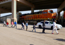 Suspende juez orden ejecutiva del gobernador de Texas sobre inmigración