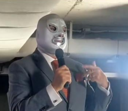 El Hijo del Santo anuncia gira de despedida tras 42 años de carrera